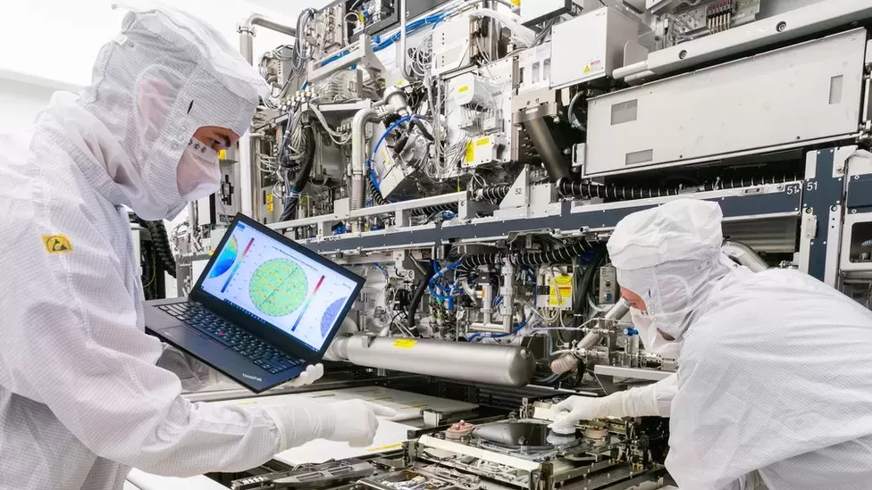 Click image for larger version

Name:	_128645066_asml_ef_cleanroom_supporting_dec2020_07.jpg.webp
Views:	66
Size:	99.1 KB
ID:	1567
